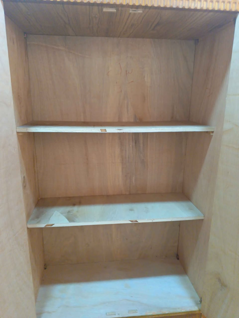 قنصور خمسة أبواب نظيف شغل ثقيل ارتفاع مترين و5 سم السعر175العنوان حي تسعين نهاية حي صدام *********** موصل, نينوى
