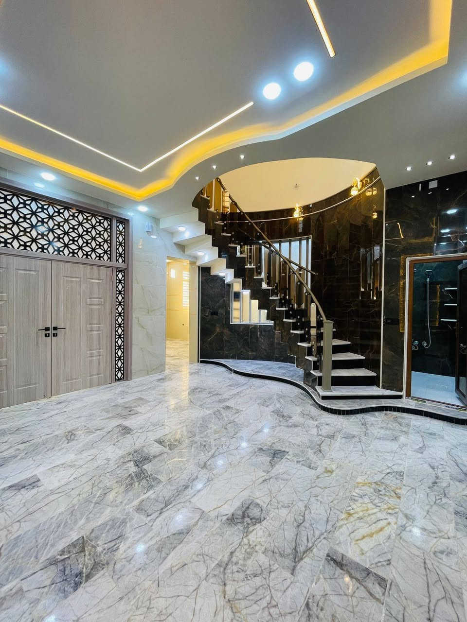 سلام عليكم ورحمة الله وبركاته 
يوجد لدينا بيت 150 متر طابق واحد 🤩
غير مسكون 💯💯بناء 2025
  بي غرفتين  نوم وصاله ومطبخ وصحيات سيراميك للسقف أرضية مرمر كافة الخدمات ماء مجاري كهرباء شارع 10متر تبليط
 تسليم مفتاح طابو زراعي اقرار محكمه سند٢٥ البيع مباشر
 معه صاحب الأرض 7 كيلو عن الإمام الحسين عليه السلام 
 العنوان مجمع نجمة كربلاء 
للتواصل و الاستفسار الاتصل على الرقم التالي :
*********** ☎️
حيدر الغراوي
 للعقارات والمقاولات العامة
 بيع فقط (❌لا مراوس ولا رهن❌)أعتذر عن الجميع 🙏
https://www.tiktok.com/@haedar_alghrawi?_t=8izklQOmn7F&_r=1 كربلاء, العراق
