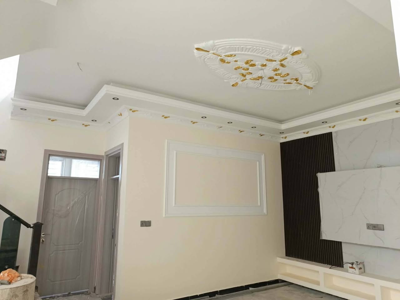 للديكور الحديثه 
مستعدون لكافة اعمال الديكور جبس مبورد بورتكس فوم انواع الصباغ الخارجية ولداخليه سحب بورك بديل خشب بديل رخام
العنوان نجف 
***********
