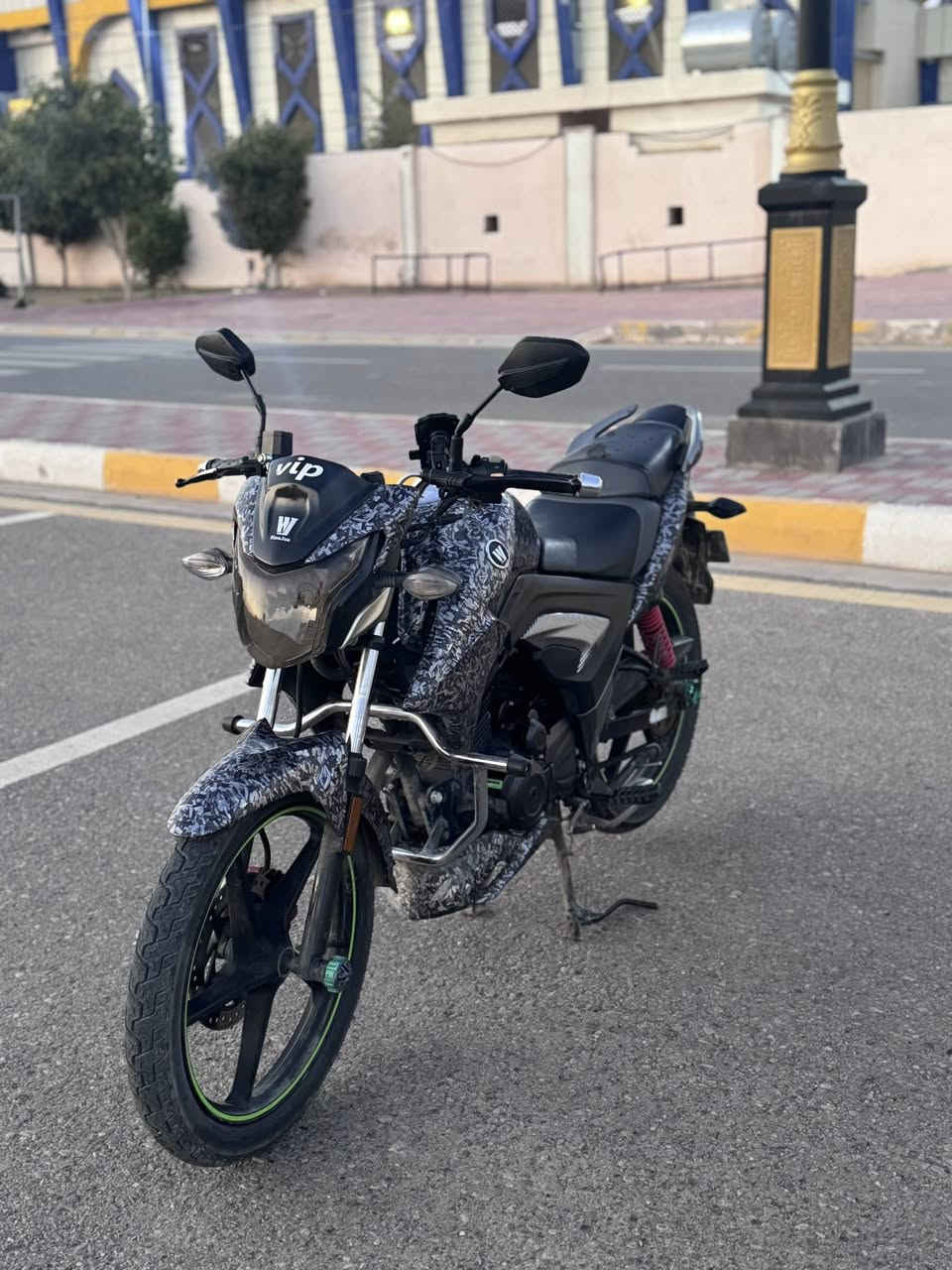 السلام عليكم دراجه هاوجي k4 بطح 2023للبيع الدراجه بعده نضيفه وجديده ومثل ما واضح كدامكم تجي تشوفه وتفحص واني الممنون مكمرك كامل بس تسجل للأستفسار اكثر خاص او *********** السعر 15 ونص وبي مجال للطيبين
