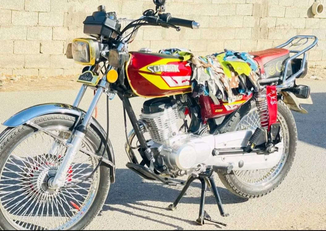 السلام عليكم عندي دراجة تايكر موديل 23 مامفتوح برغي من عندة دراجة معدل وشلعة خير من الله اوراق كامل العنوان ديالى  منصورية الجبل أتصل ***********
