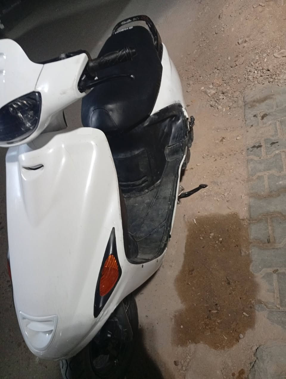 السلام عليكم دراجه للبيع دراجه نظيفه فراشه ما مفتوحه بس ولفات فقط دراجه نظيفه كهربائيه شغاله نقره سلف السعر 300 وبيها مجال شيء قليل مكانها ديوانيه شراي بخير ويدلل خاص ما موجود وهذا رقمي ((***********
