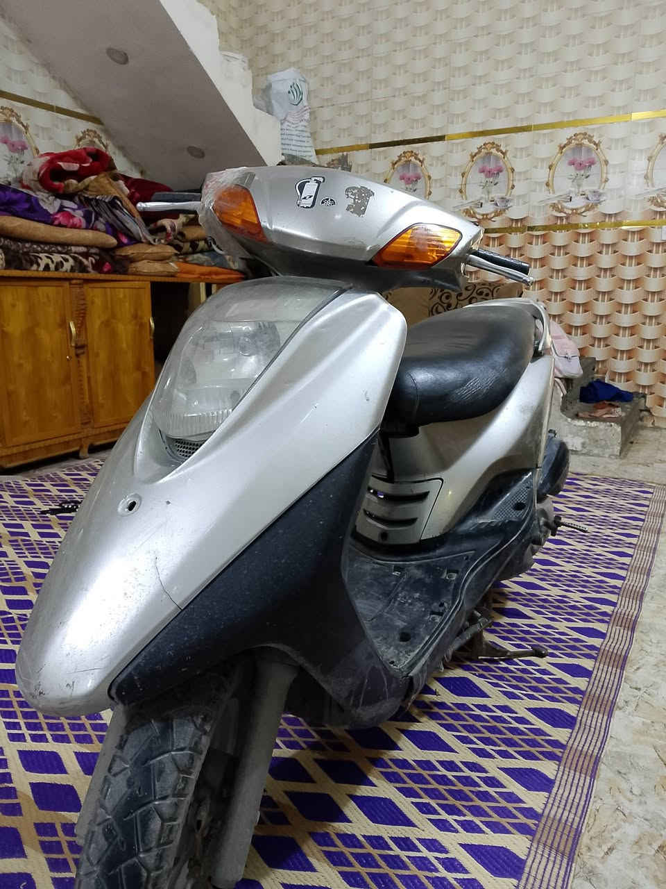 السلام عليكم اخوان بريز 140 نضيفه نكره وحده تشغل شلعه معدل فول مكينه جديده مكفوله من كل شي كابريتر بلادي مكان زعفرانيه 300 واتساب مفتوح ***********
