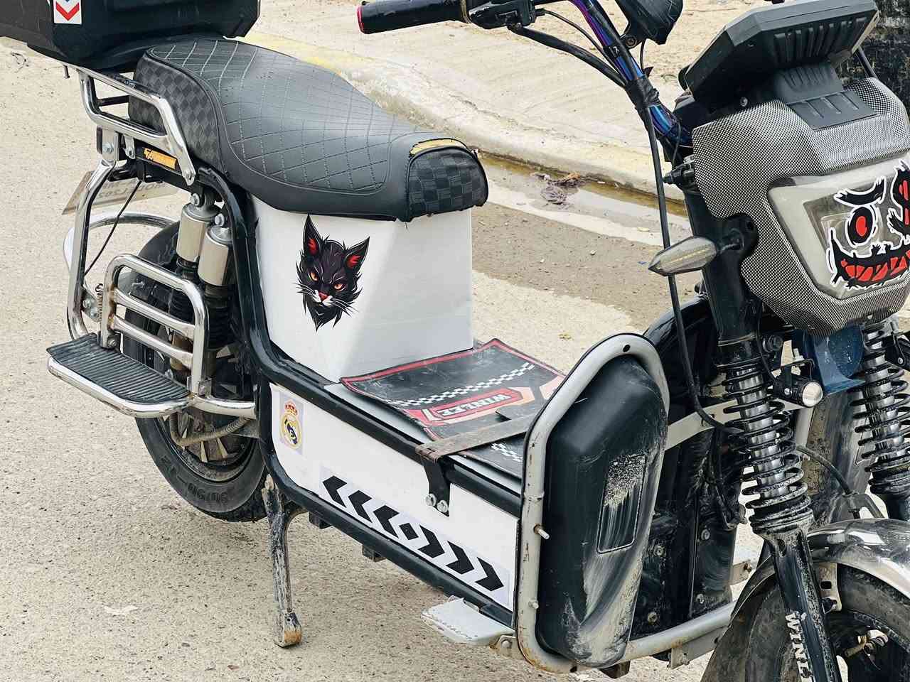 السلام عليكم دراجه شحن للبيع او مراوس نوع كوري 6بطاريات الله شاهد مبدلهن صار شهر ونص مثل مكاعدين تشوفون نضافة الدراجه كربائيات شغاله كلها السعر 550وبي مجال للشراي واتساب فقط ***********شعندك نزل
