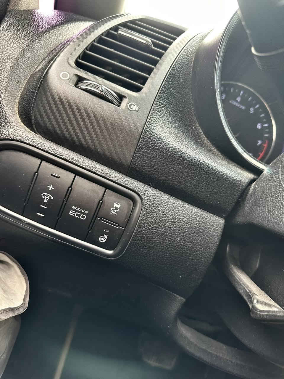 سلام عليكم K3 (ادوات ابيع) موديل 2016 السياره نضيفه مال مره مطخطخه فقط والسياره كلشي مبدل بيها جديد وفول مواصفات للاخير عده الفتحه 
كامره
تدفه كشنات
تدفئه ستيرن
كشنات جلد 
مري اوتماتيكي 
ترحيب عند اقتراب البصمه 
بصمه
السيارة حلوه ومداريها 
55 السعر
***********
