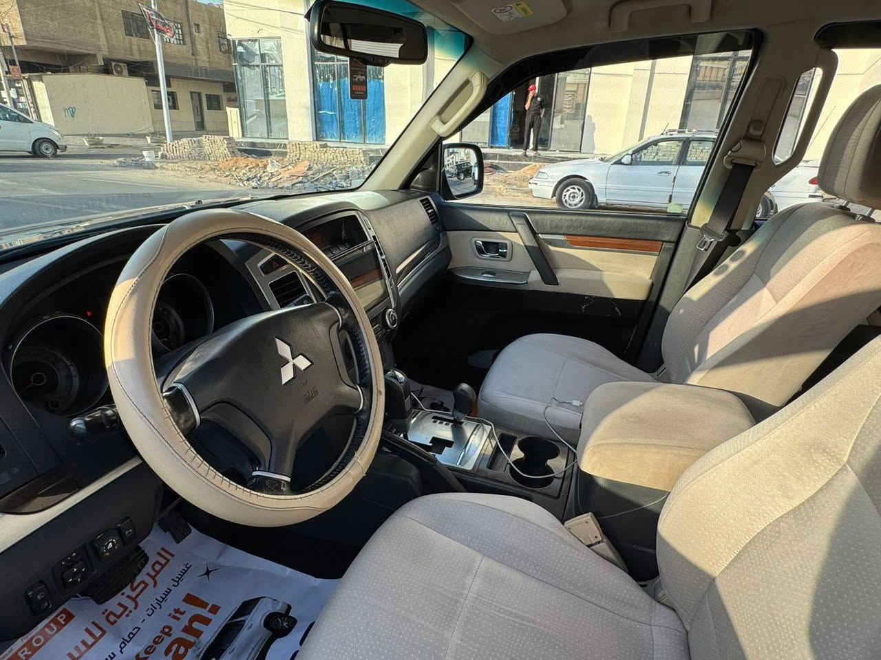 بيع مستعجل باجيرو موديل 2015 ( خليجية السيارة)
لون رصاصي فيلي السيارة جديدة كولش و على وضع الشركة و مبيها اي نقص ماشية 153 الف حقيقي 
مكان السيارة بغداد 
رقم اربيل جديد تحويل مباشر
مواصفاته 
كامره خلفية حساسات خلفية 
محرك 6 سلندر حجم 3500 
شاشة اندرويد  عليها منظومة غاز LPG  
حكومية جداً اقتصادية
مروحة محرك كهربائية 
مروحة تبريد إضافية 
4 تايرات جدد
صدر جديد نوزلات و منظومة وقود جديدة 
داخل السيارة بلادي و كولش نظيف

ال💎ــسعـر 🟥 :: رقم (1) تلـقـائـي 📮

رقم صاحب ســـيـارة :: ***********
