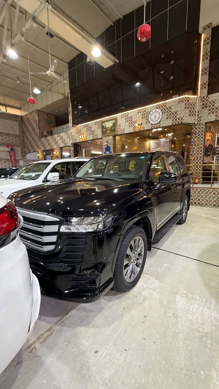 السلام عليكم
تيوتا لاندكروز 2024  GXR 

فطيم  (مغلفه بالكامل) 

ماشيه 30 

كفاله عامه السياره 

نضيفه كلش رقم بغداد 

السعر 710 وبيها مجال 

العنوان الكراده 

للاستفسار ***********
