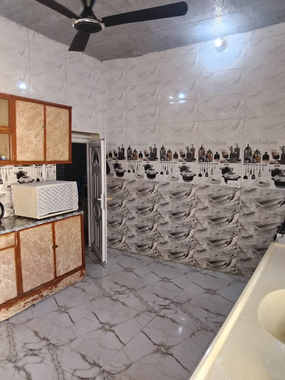 دار للبيع الصدر الثاني خلف مصور الخالدي م200استفسار***********
