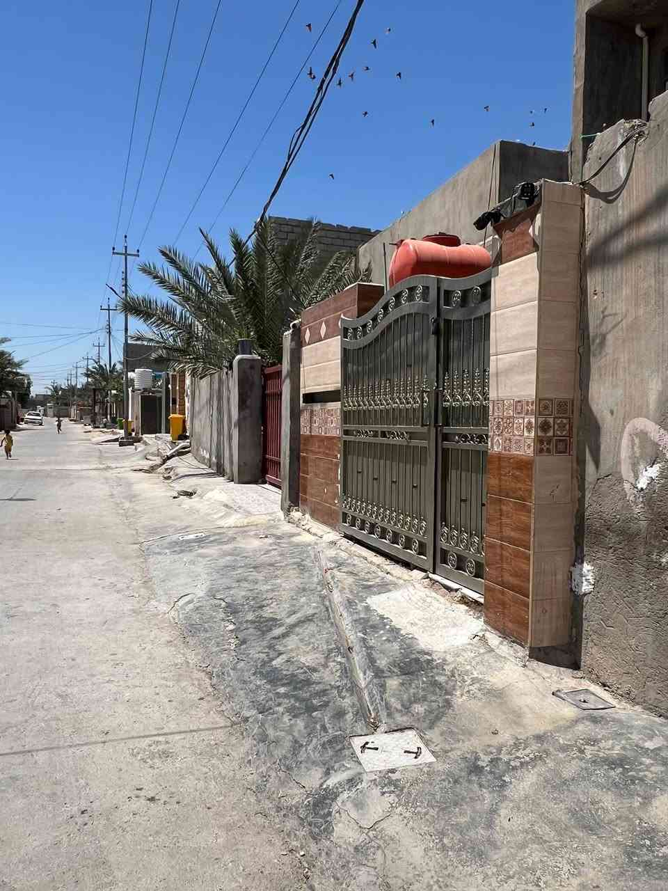 ‏￼بيت للبيع بهرز الدواسر شارع الدفاعي زراعي داخل بلديه خدمات كامله مساحه نزال 18متر و20سانتيم  واجهيه  5 أمتار و20 سانتيم الاتصال على هذا الرقم ***********@إشارة
