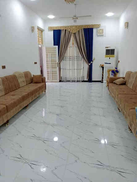 دار سكني طابو اسهم 220م  في منطقة المستشفئ التركي شارع السياحي الشط بناء طابوك كونكريت يحتوي علئ ديوانيه وغرفتين وصاله ومطبخ وصحيات خارجيه وداخليه وكراج سياره وحديقه 
الطابق الثاني  طابوك هيكل غير مسقف 
شارع 10م خدمات متوفره 
السعر 160 مليون وبيه مجال 
للاستفسار *********** مكتب الكنز للعقار عنوان المكتب شارع السايدين للمستشفئ التركي
