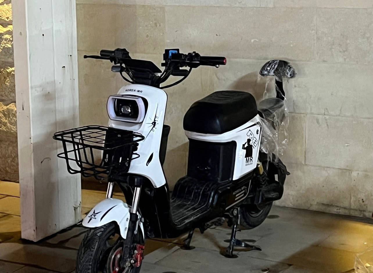 � ماطور شحن R8 للبيع 🔥
⚡ السرعة: 109
🔋 5 بطاريات دبل
⚙️ 4 نمر

السرعات الحقيقية على Waze:
1️⃣ النمرة الأولى: 45 كم/س
2️⃣ النمرة الثانية: 53 كم/س
3️⃣ النمرة الثالثة: 61 كم/س
4️⃣ النمرة الرابعة: 72 كم/س

💀 ملف 2000 يخليك ما تشوف جماعة الـR9 😂

🔄 نظام R بك ترجع بي
🅿️ نظام P

✋ أشاير سحب نفس الكزز

🔋 البطاريات تمشي 25 كيلو حقيقي

الشاحنة: Winlee
🔐 قفل استرين للحفاظ من السرقة
💡 منظومة لايت زينون فول تسوي الدنيا نهار
🛞 التايرات شرط، والتاير الورا جديد مبدل قبل يومين
💨 اسطبات فول تفحيط

💰 السعر: 400 ألف
🤝 وبي مجال


**إذا كنت صاحب هذا الإعلان وتريد حذفه لأي سبب، رجاءا أرسل رسالة إلى الدعم الفني**