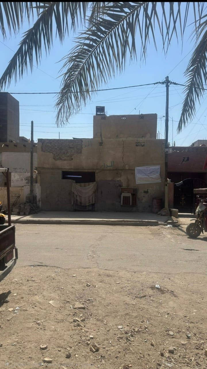 بيت للبيع قاط ونصف 160 متر على شارع 15 بالغربي الاخير نضافته 60 بالميه  يحتوي على اربع غرف نوم وصاله وهول ومطبخ وحمامين وباقي خدمات السعر خاص وع هاتف ***********
