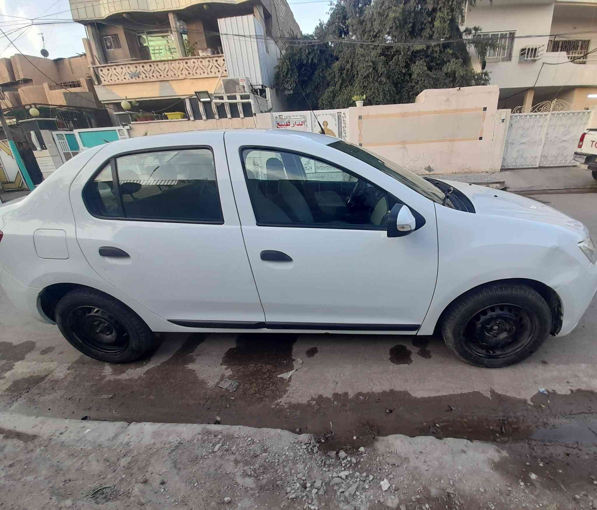 سيارة رينو سمبل
موديل ٢٠٢٠
كير اوتوماتيك 
سيارة حرة  رقم انكليزي  بغداد   بأسمي وتحويل ثاني يوم

تبريد شغال

سعر80   وبيها مجال

للاتصال ***********
