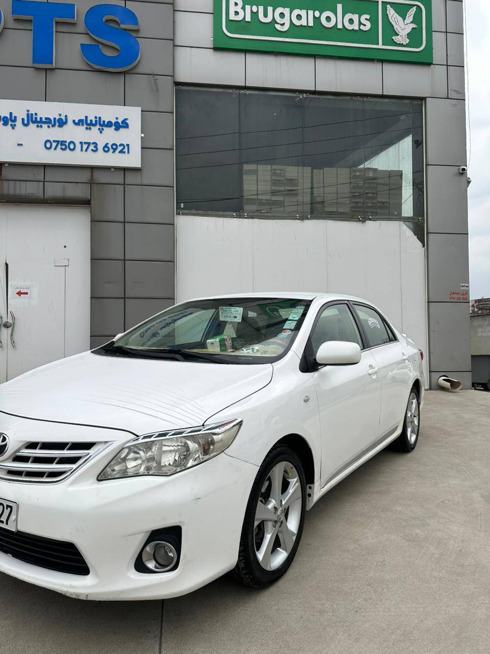 سڵاو برادەران تۆیۆتا کڕۆلا مۆدێل 2013
سپی گێڕ ئۆتۆماتیک فول فول بەس سلاید نیە
ناو فۆڕمیکەیە بیلادی 
ژینگەو سەنەوی و هەزە و هەموو شتی نوێیە
دووپارچە بۆیاغ  و تۆزیک تەرزەی هەیە
سەیارەکە زۆر جاهیزە  *********** أربيل, العراق
