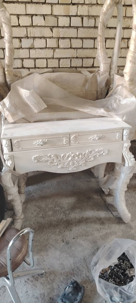 السلام عليكم كراسي عدد2 ومرايات 2 ومغسله شعر وقاطع مكان بابل مدينه القاسم *********** ***********
