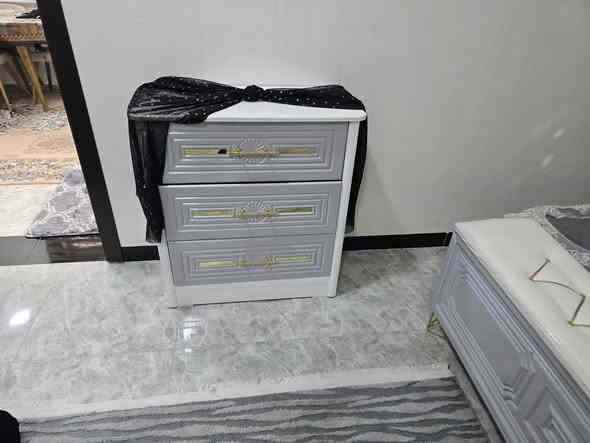 سلام عليكم غرفه نوم للبيع عنواني بغداد دوره ابو دشير رقم مبايل ***********
