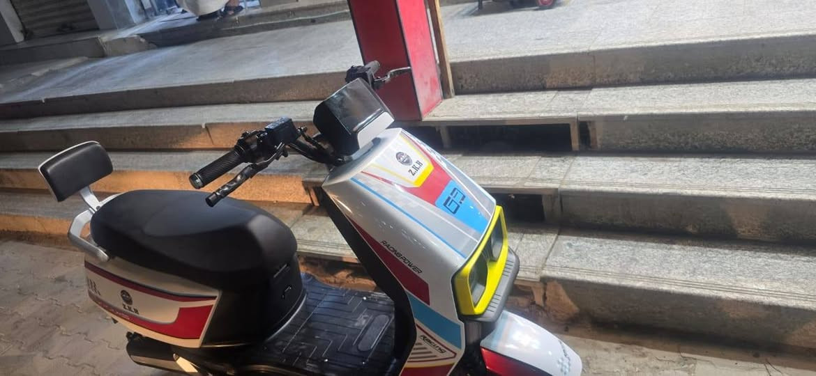 نضاقه ٩٠ بال ١٠٠ سعرها ٦٠٠ مكان الزبير الصحفيين الأولى رقم الجوال *********** السعر ٦٠٠
