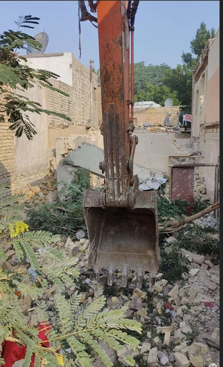 السلام عليكم
مُستعدون لتفليش الدور والبيوت القديمة وتسليم أرضة جاهزة للبناء 
للتواصل:***********
