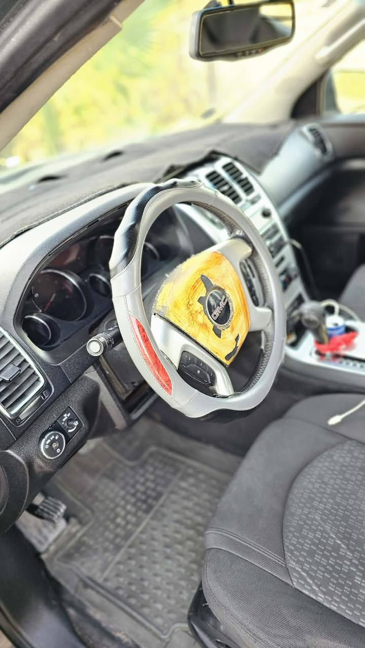 سلام عليكم جمسي اكاديا 2011 
ثلث قطع تبريد ٧ راكب  حساسات كامرات تحكم  ستيرن حادثه جاملغ وبنيد تصال عل رقم  ***********
