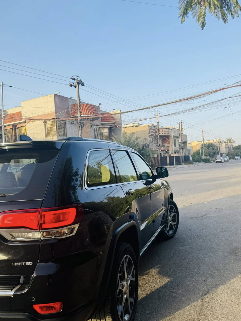 السلام عليكم جيب شيروكي 2020 خليجي لمتد فول واحد ع واحد السياره جديده ونضيفه بمعنى الكلمه تجي وتشوفها  مكفوله كفاله عامه ماشيه 60  بس بيها شخط بل باب بسيط ع كد إصبع فقط تأخذها متصرف عليها ربع  كير محرك مكفول مكان سياره بغداد السعر 280 ***********
