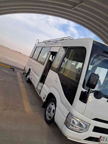 سلام عليكم كوستر للبيع موديل ١٩ بيها صبغ باب او لغد والباقي كفاله عامه كير مكينه اكسن كفاله تخم تاير جديد ***********
