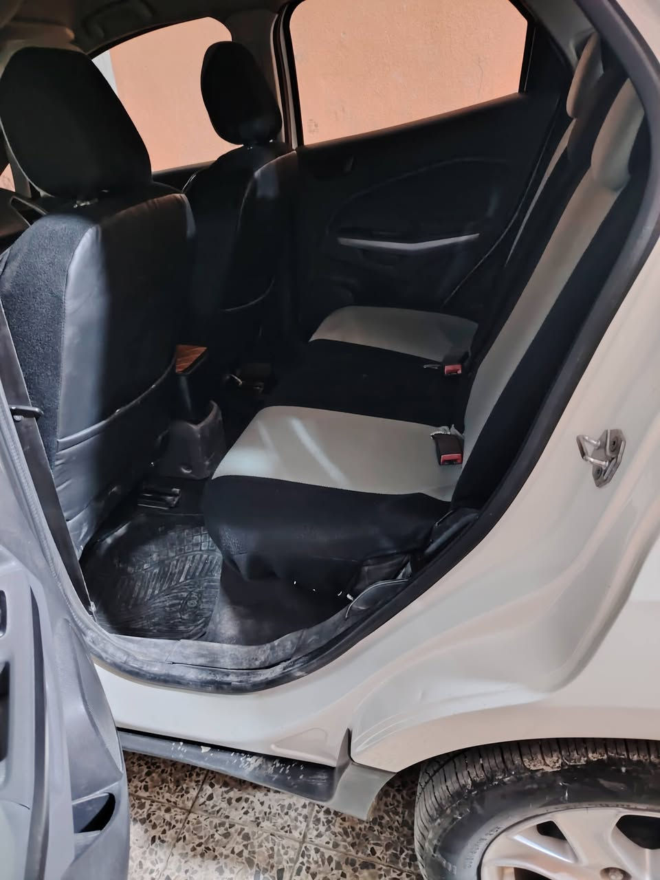 السلام عليكم
فورد نيكو سبورت خليجي موديل ٢٠١٧ مكينة ١٦٠٠ طبيعي شرط  تحويل  سيارة جاهزة ان شاء الله بيها صبغ قطعتين أثر شخوط
إتصال ***********
السعر ٨٨ وبيها مجال أن شاء الله
