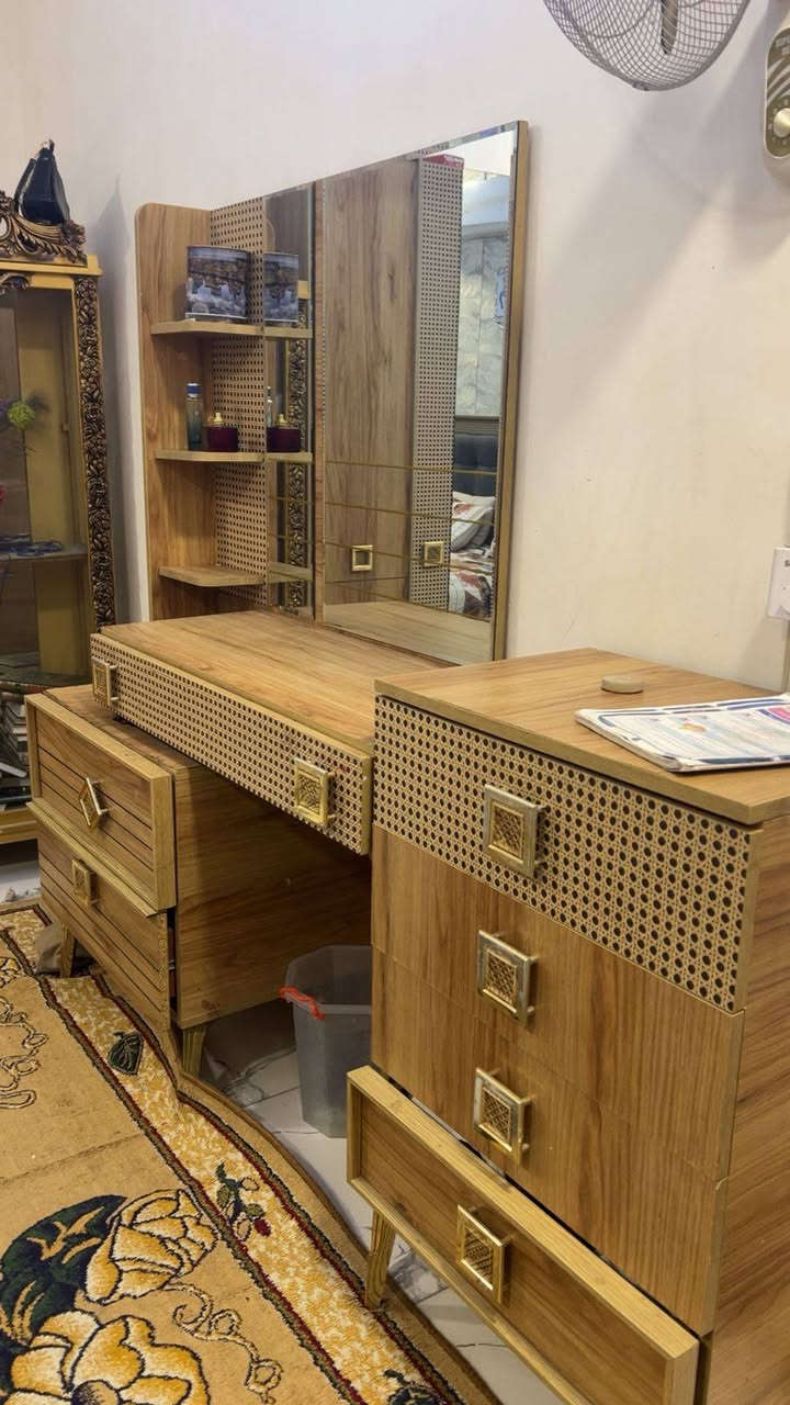 غرفه للبيع مكلفه بنشر اتصل ع هذا رقم 0771 277 3303
