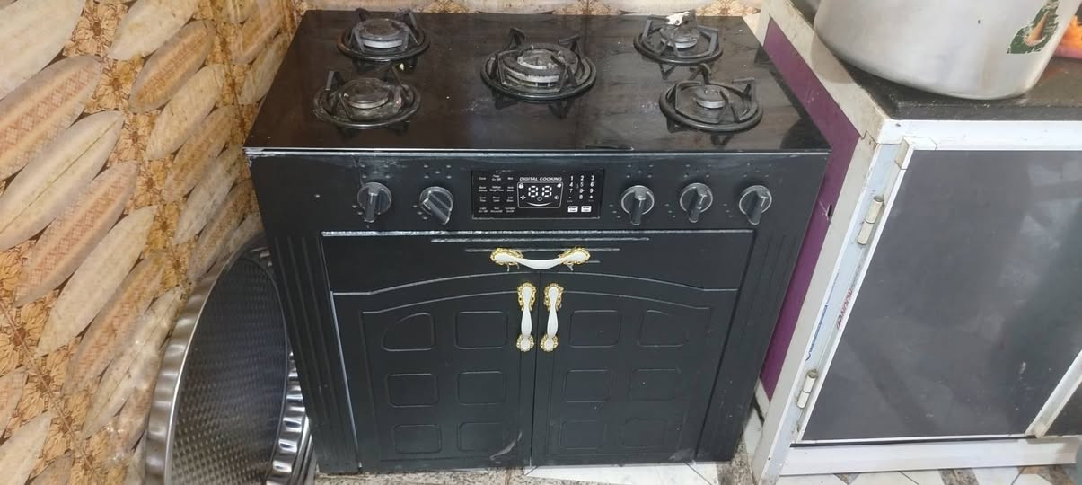 مكلف بلنشر طباخ 5 عيون وجه جام حراري جداحه كهربائيه نصافه 90 مستخدم 10 ايام 
***********
