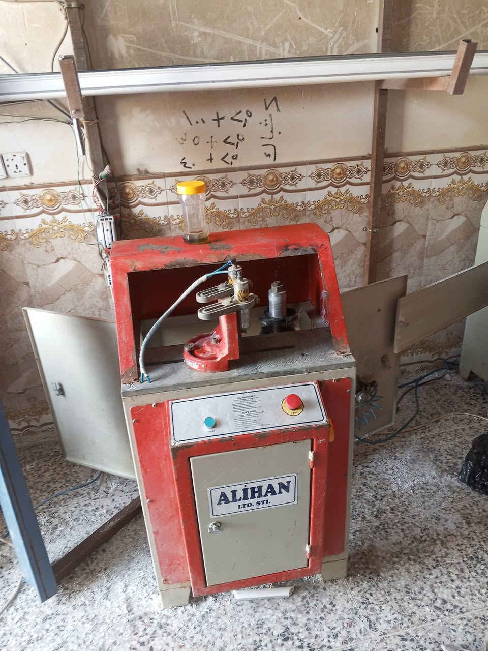 السلام عليكم ورحمه الله معمل بيفسي كامل للبيع غراض اصليه سنگل مكاني بغداد الشعله السعر 4000000مليون وبي مجال للاستفسار الاتصال على الرقم التالي ***********
