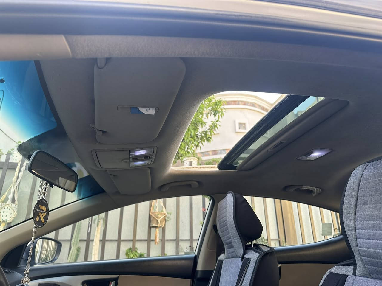 سلام عليكم 
النترا للبيع موديل 2014 خليجي 
رقم بغداد مشروع وطني 
محرك 1.800 
شرط لا تبخير ولا تنقيص 
السيارة بيها دعامية خلفية مبدلة فقط وبيها شخط بالباب والدوسة  موضح اثر دراجة ورصعة بالبنيد باقي السيارة كفالة من التبديل والصبغ 
مواصفات عادية
شاشة + كاميرا 
تحكمات مقود
فتحة
اشاير بالمرايات
مرايات شفط
منضومة تدفئة تبريد جديدة
منضومة زينون عالي / ناصي
السيارة ما بيها مصرف ربع دينار
السيارة ماشية/ 152 الف
مكانها بغداد / حي القاهرة 
السعر 120 $ وبيها مجال قليل 

للاستفسار   ***********
