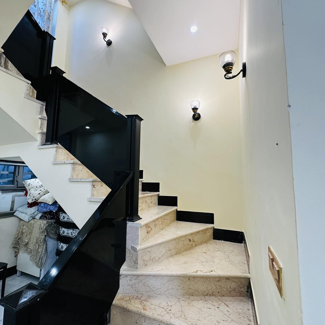 ✅#دار_للإيجار  ___مع (الكاونتر ➕الطباخ) فقط

🏗️📍المــــــــوقع// حي الأمام علي (ع)

        ✅بناء حديث درجة أولى ✅

✏️المســـــاحة//150 متر (واجه 7.5✖️20)

⭕️⭕️عرض الشارع 10متر

🧱🧱طـــابق الأول // يحتوي ع (غرفة نوم 🛌 ➕هول➕ صالة➕ مجمعات صحية عدد 2➕كراج سيارة 🚙 
🧱🧱طابق الثاني//غرف نوم 3 ➕مجمع صحي ➕هول

 🏫📚نستقبل جميع عروض البيع و ترويجها بإعلانات ممولة 
      للمزيد من التفاصيل الاتصال او المراسلة خاص 

حسين السعيدي ***********_ ***********
حجي حسن السعيدي ***********          
علي السعيدي ***********_ ***********

 📍موقع المكتب  📌 الحله - حي الامام
