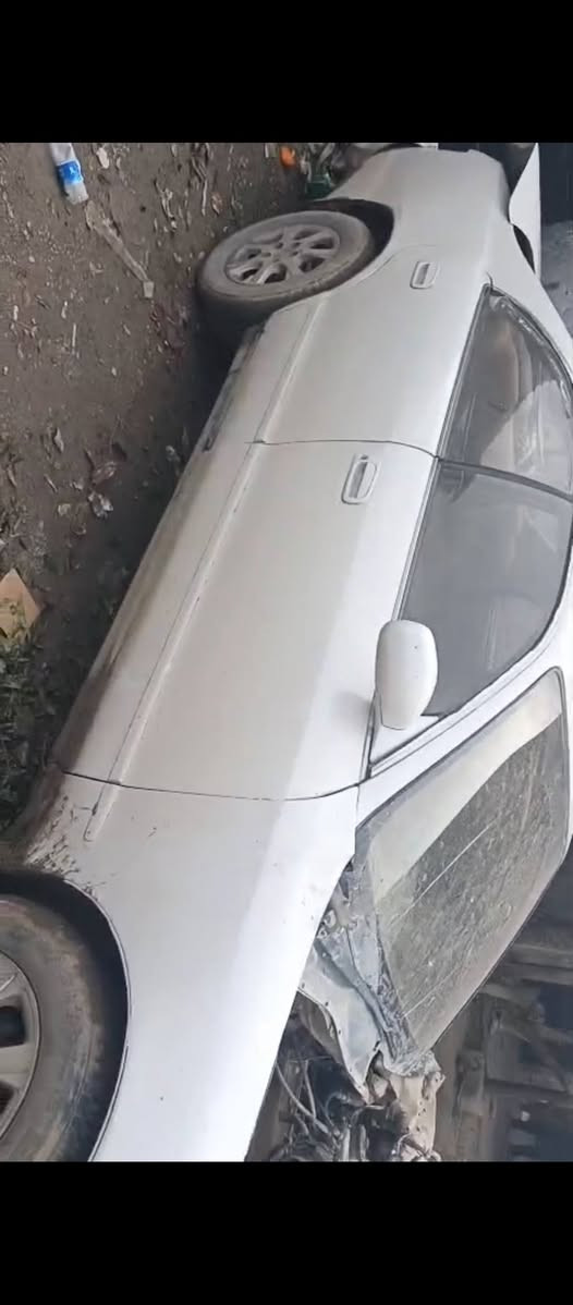 السلام عليكم سياره مارك للبيع مثل ماموضح بالصوره التفاصيل ع رقم ***********
