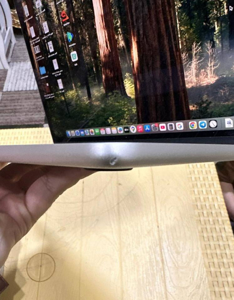 السلام عليكم 
MacBook Air M4 للبيع ،
اشتريته قبل ٦ اشهر تقريبا ، 
بي كدمه بسيطة بصورة ماادري منين اجت لان جهاز مطايح مني 
وياه شاحنته الاصلية وماوس ،
وكارتونته موجودة .
المواصفات بالصورة 

السعر خاص ***********
أو اكتب سعرك وادخلك خاص
