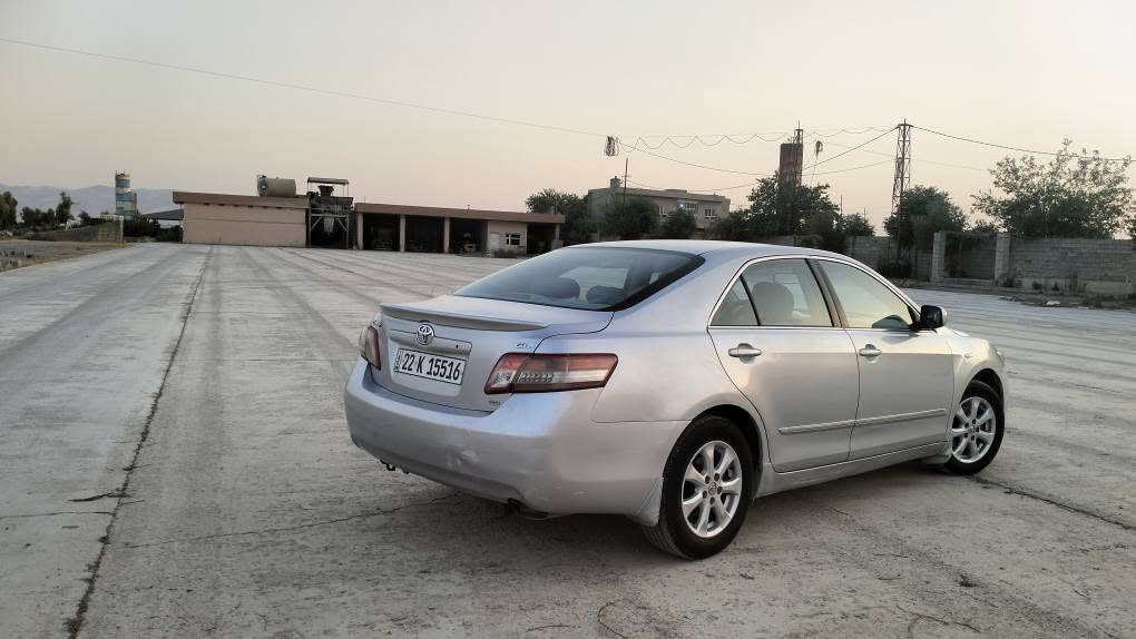 toyota camry
2009
خلیجی 
ناوزەرد
مەکینە چوار بستۆن
گێڕو مەکینە بەشەرت
تەبرید بەشەرت
سەنەوی تازەیە
سێ پارچەی پێشی سبووخە، لای سەکنی ناوی گرتوە+دووبست شانی لای سایق، بڕانەوەی بەشەرت
هیچ کاڵبوونەوەی نیە، سەقفی وەک شووشەوایە، تەرزەی نیە
ساردەکوتی نیە
ئەگەر مشتەری تێل بکە، معامەلە بە مسج و کۆمێنت ناکرێ
شوێن حاجیاوا
86 گەڵا
***********
*********** شربازهير, السليمانية

