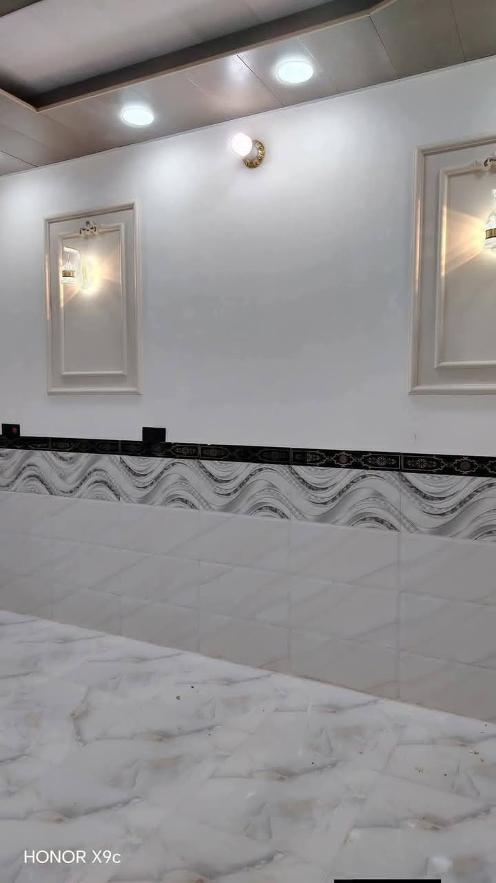 بيت للبيع مساحه 110متر  طابو زراعي سند 25 قرار محكمه
بسعر 45وبي مجال قريب علا شارع 

عنوان البيت نجف مقابل  قرية الغدير   تفاصيل 
غرف نوم 2صاله مطبخ  وصحيات وستقبال 

عنوان المكتب مقابل قريه الغدير عمود 262مكتب النور للعقار 
للاستفسار اتصل على ***********أو مراسله واتساب
