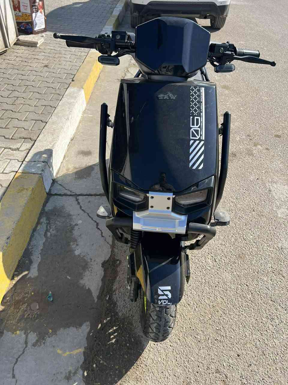 سلام عليكم دراجه شحن سكنس ام عيون فول موصفات دراجه جديده الله شهاد بس ما عرف اسوقه بطاريات جديده ويه صندوق ما شاده تجي تفحص تكلب سعره ٩٠٠الف بيه مجال ***********
