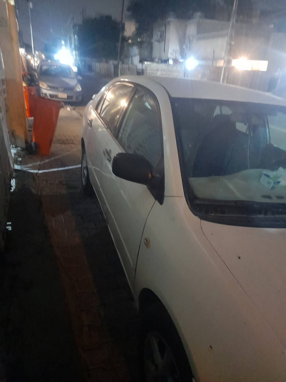 السلام عليكم عندي كورلا بيكاتشو للبيع وارد خليجي محرك ١٨٠٠ وبيهه ضربه اماميه وخلفيه بدون دواخل مصبوغه عام  وكيرومحرك مكفولات.والسعر ٧٥ وبي مجال قليل.. مكاني بغداد. الدوره ***********
