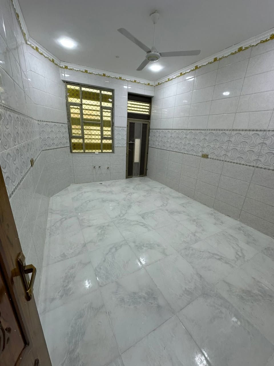 احبتي توفر دار 200 متر مقابل الصناعية منطقة كوت ثويني 
((***********))
موقع جدا راقي والبيت ركن السعر(( 125 وبي مجال))
يحتوي على 3 غرف  وحدة طابق ثاني وديوان 
وصالة ومطبخ وصحيات داخلي خارجي وكراج كبير 

#مشاهيرفيسبوك #مشاهيرتيكتوك #جنس_العقار #العقارات #البصرة #مشاهده #العالية #الجمهورية #بريهه #الجزائر #الجزيره #العباسية #الجنينة #الجبيله #الابلة #الطويسه # #الوفود #المطيحة #الفاو #السيبة #شعبالصينيمالهحل
