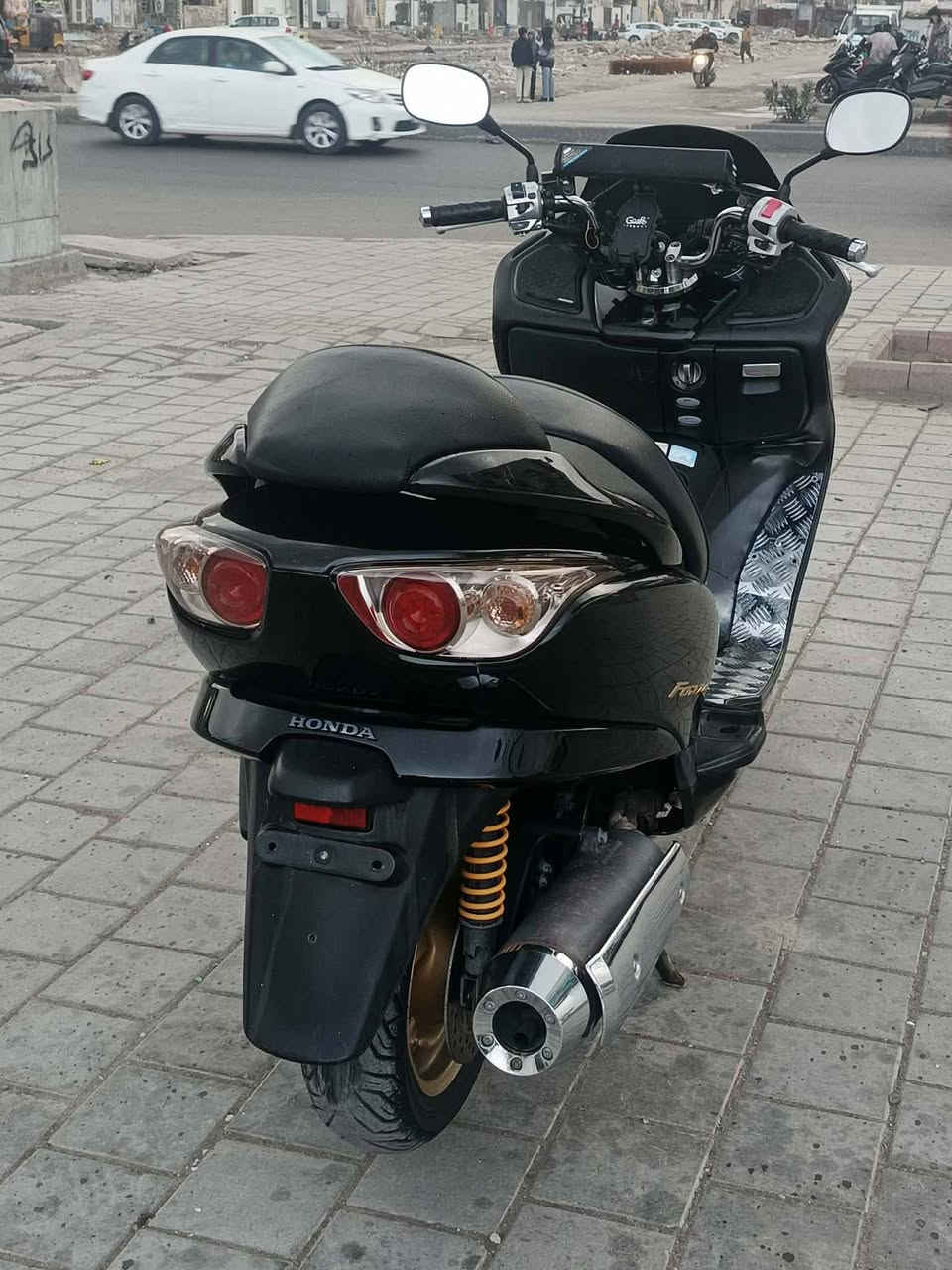 سلام عليكم فورزه 0\9 
مواصفات 7 كير 4 تحويلات
مكينه كلجات مكفولة كفاله عامه
ماشيه 19 الف 
بك لايت كرستال
لون اسود ملكي 
ستان حساس + كلوب جنطه
انبيتري + حاملة مبايل 
مخرج شاحن + دوسات نيكل 
سكن بغداد حي النصر   ***********
