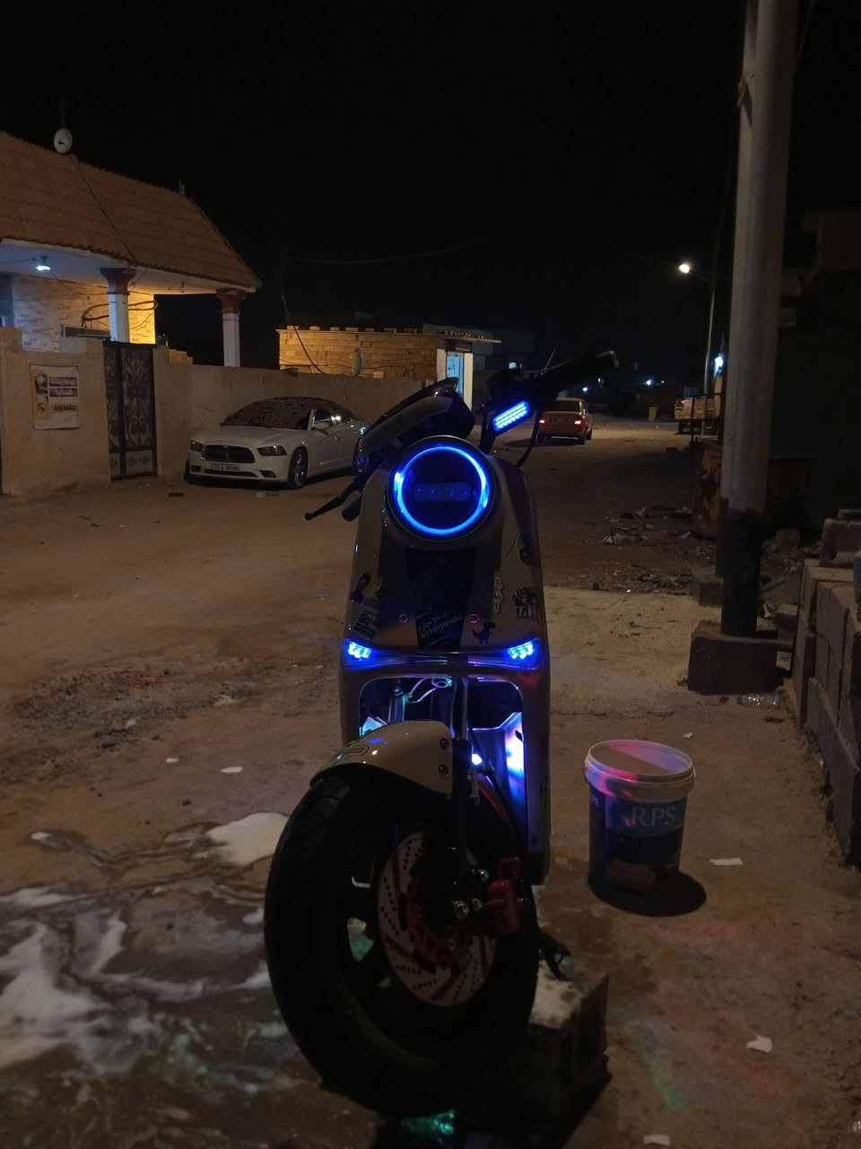 دراجه r11
دراجه رزن ونضيفه صار اقل شهر ونص من طالعه من لوكيل كلشي شغال اي خلل اي عطل مابيه زلغ مابيه تفيد مسافات طويله سرعه 120
سعر 650 بيه مجال قليل

تواصل ***********
