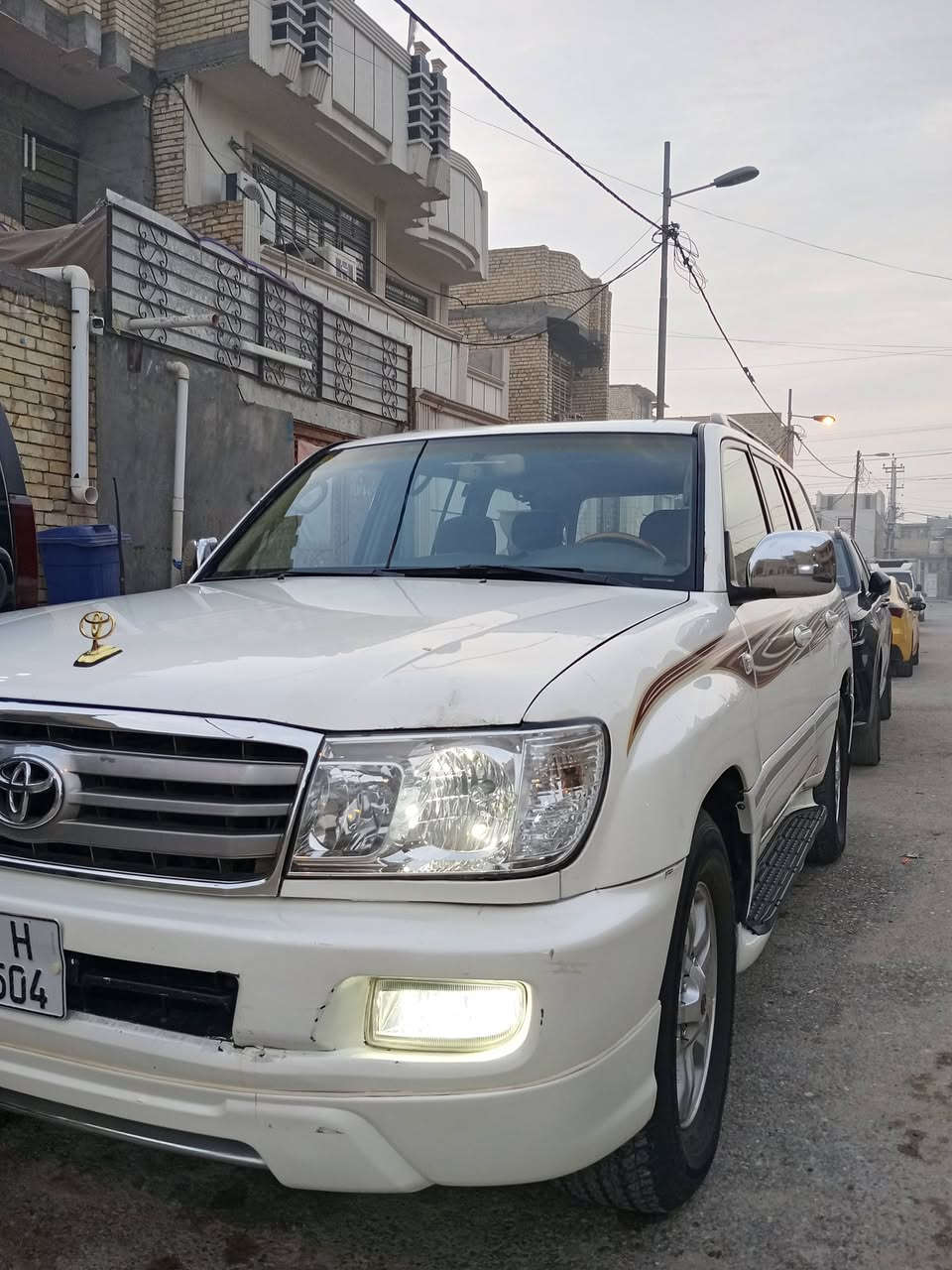 السلام عليكم للبيع او المراوس 
وين اليدور نضيف 
لاندكروز GXR 2006 ام العلامه المذهبه فول مواصفات السياره مكينه وكير جدد حداديتهه شرط اذا مو زيرو مو قبول 
بدون حادث صبغ قطعتين تبريد ثلج دركه صاج اصلي فتحه بصمه تشغيل عن بعد شاشه جبيره حساسات خلفي  7 راكب 3 قطع تبريد لايت  ناصي بلاجكتور كله منضومه زنون ماشيه 300 كم حقيقي ثلاجه وصطيه السياره جاهزه ما بيهه اي نقص رقم بغداد الدولي بسمنه تحويل مباشر سنويه لل29 السياره جديده بمعنى الكلمه واحله من الصور 
عنوان السياره بغداد مدينه الصدر 
السعر خاص
الاستفسار ***********ابوسجاد
