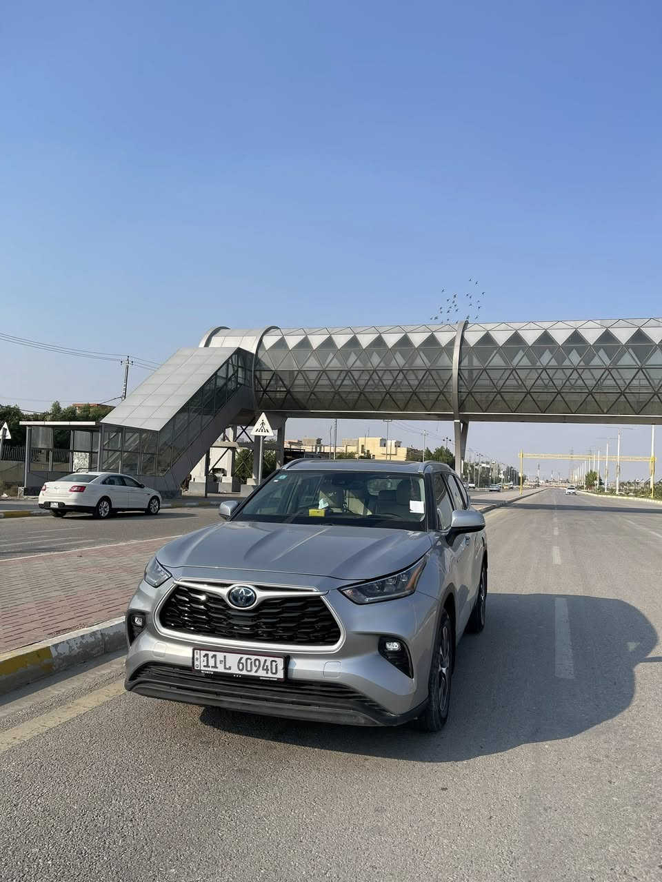 السلام عليكم…هايلندر  هايبرد خليجي 

موديل2022 GLe خليجي مكفولة عدا شخوط خفيفة بالبوب تروح بالبولش 

ماشية 40الف  
داخل مشمشي  (مدوشمة لون بيجي  تريد تشيل البيجي براحتك)
سعرها 332 ورقة وبيها مجال حگ الجية 

رقمي :*********** /مكاني فلوجة .تجي تفحص وين ماتريد
