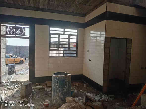 خلفه تطبيك سراميك جدران هاذي *********** وتساب شتغل على يومي على المتر مكاني سبع البور البصام
