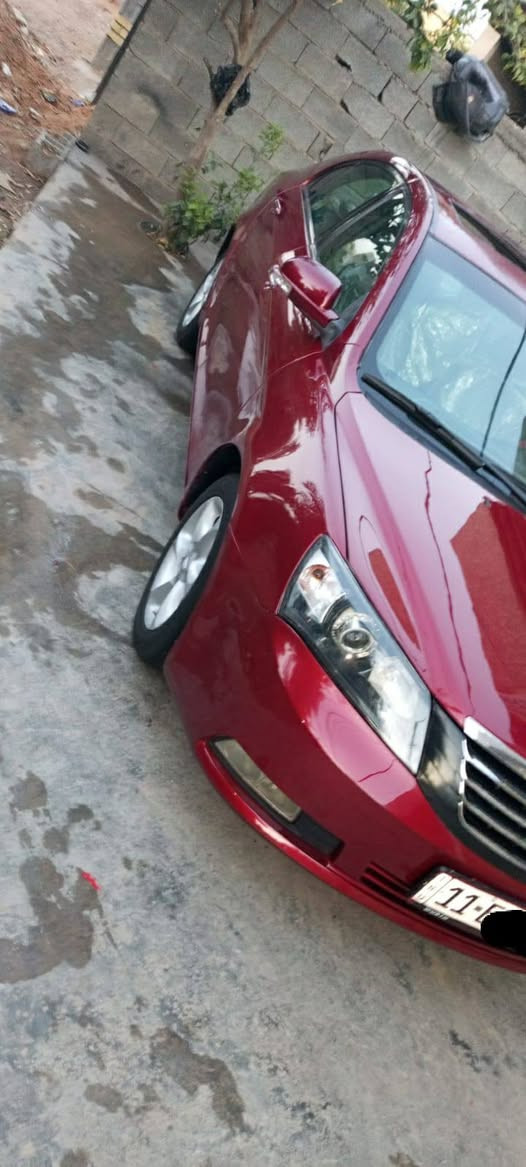 سلام عليكم عندي جيلي كراند موديل ٢٠١٣ دشبول أسود سياره بيها قطعتين صيغ وهلالات خلفيه تحويل مباشر رقم انكليزي محرك كير صدر تخم تايرات تبريد   السعر ٦٥  الاتصال ***********
