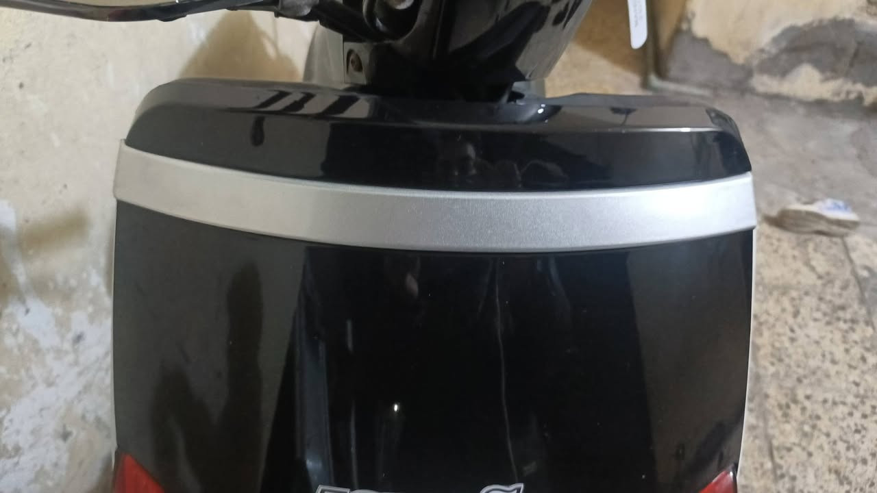 سلام عليكم إعادة النشر بسبب الوعود الكاذبه 
دراجه بوليس مسطره نوزل 2010 مكفولة كفاله عامه معظم  بس الكور مفتوح مفيلسه مامجفته مامجفته دراجه سلف هندر اشاير هون كلوبات كلهن شغالات جاهزه من كلشي بيه شلعه ومعدل ياكلن الكاع دراجه وياه كفرات بلاديات مختمات لون أبيض بوشه 49 بلاديه ب700 وبيهه مجال *********** بي واتساب....... للبيع أو للمراوس شعندك دز بل خاص
كربلاء حي الغدير
