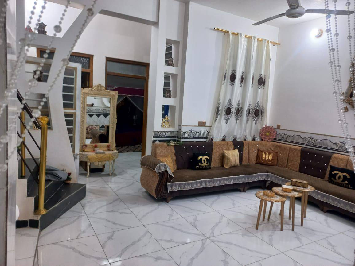 السلام عليكم
دار للبيع  ركن مساحة 150 متر
حي الدوانم قرب جامع مكية مكون البيت من غرفتين وصالة ومطبخ واستقبال طابق واحد
شركة كلاسيك للعقار 
للاستفسار
محمد الشبيب : ***********
صهيب اللمعة : ***********
