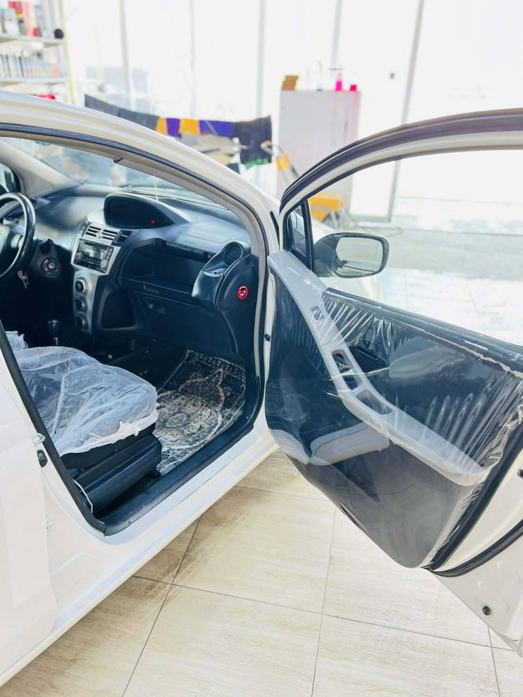 تويوتا يارس ٢٠٠٨   
مه كينه گه وره  ABS سه قفي بوياخي نيه  عام نيه حيزام نيه پشتو پيشي  كه پسه گير مه كينه  به شه رت ١ دينار مه سروفي تيدا نيه  بو زانياري نرخ په يوندي به و ره قه م تلفونه بكه ن 
ژ.م     *********** أربيل, العراق
