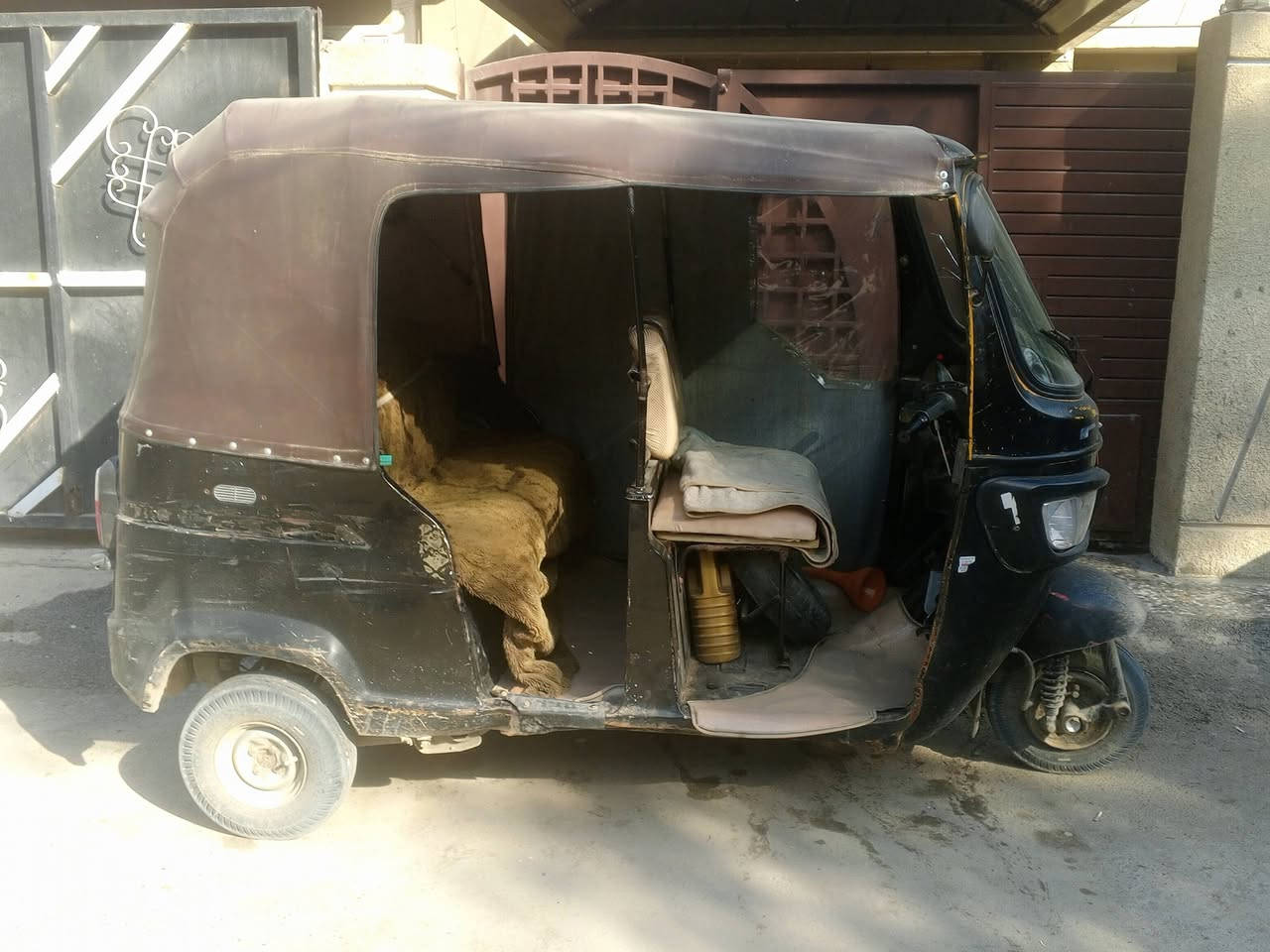 سلام عليكم تكتك كامله من اي نقص موديل 18 رقم و سنويه تكتك كلشي مابيه مكينه خير من اللهكل كهربائياته شغاله سعر4500وبيها مجال***********
