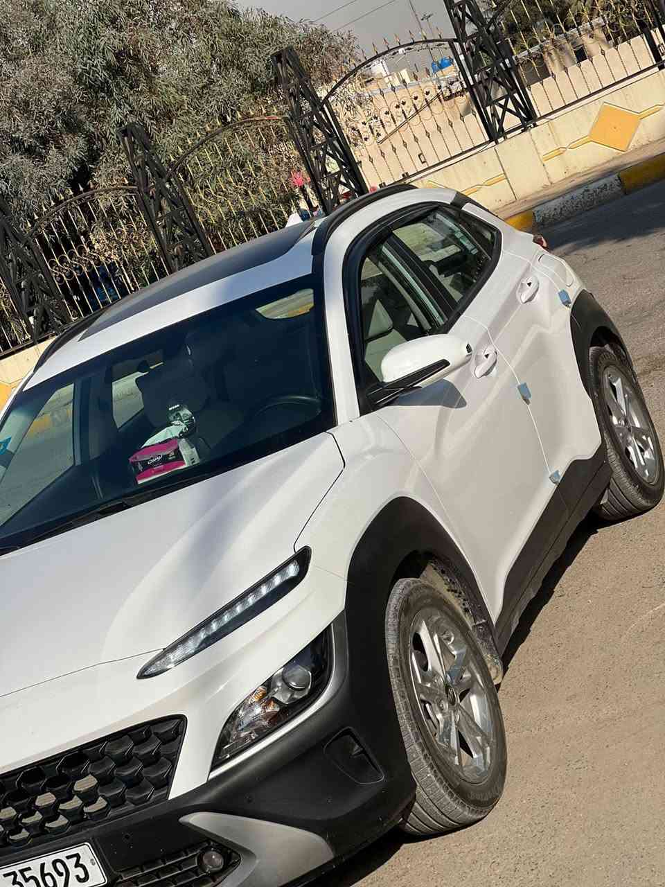 كونا مديل ٢٠٢٣ خليجي 
كفاله عامه 
ماشيه ٤٤km
محرك 2000 دوش 
فول موصفات السياره 
فتحه سقف 
بصمه ابواب 
تشغيل عن بعد 
كشن كهرباء 
شحن واير ليس
تبريد بيانو 
اشاير بل مري. 
مري شفط 
 بصمه 
تحكمات استيرن
٤انظمة قياده
سياره فول موصفات. ١/١ 
السعر ١٧٣ بيه مجال حك الجيه. 
مكان مصفى الدوره
*********** وبي واتساب
