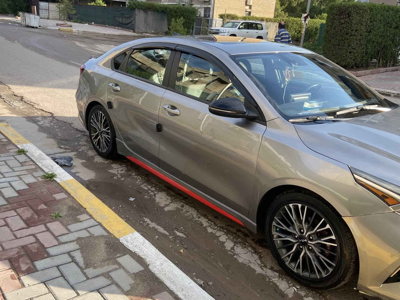 السلام عليكم 
للبيع كيا فورتي جي تي لاين 2023 فول مواصفات 
حادثها 3 قطع 
بنيد وقبط صندوك مبدل + جاملغ مصلح نفسه 
(حادث جانبي بجم كبس )
بيهة منظومة غاز جديدة 
وتخم تايرات كوري وكالة نكسن قبل شهر ضبط شديته 
عداد المسافة (47 ونص ) 
السعر 135 وبيهة مجال قليل حك الجية 
مكاني بغداد الجديدة 
***********
